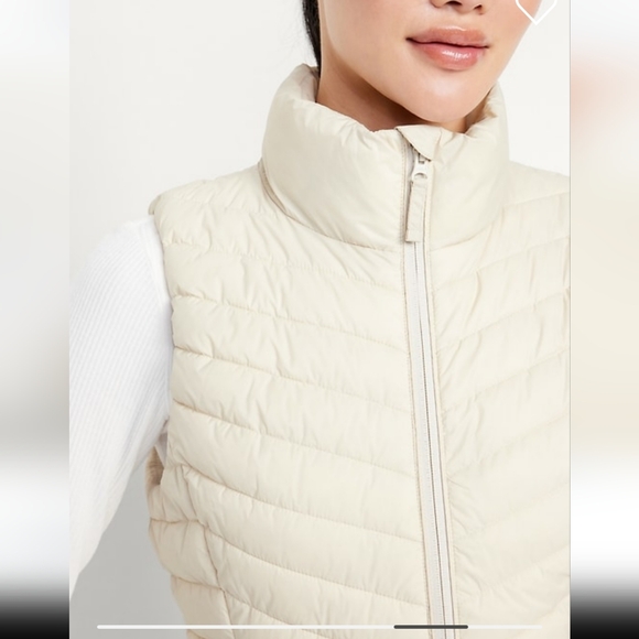 Narrow-Channel Puffer Vest - Picture 7 of 8